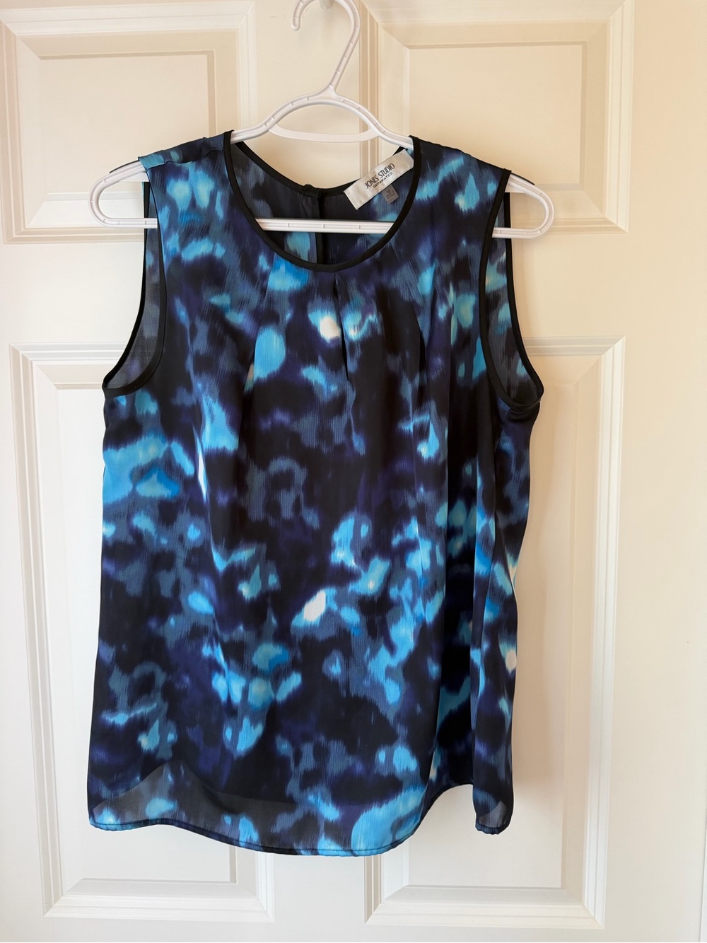 Jones Studio Black and Blue Watercolor Print Sleeveless Camisole Tank Top